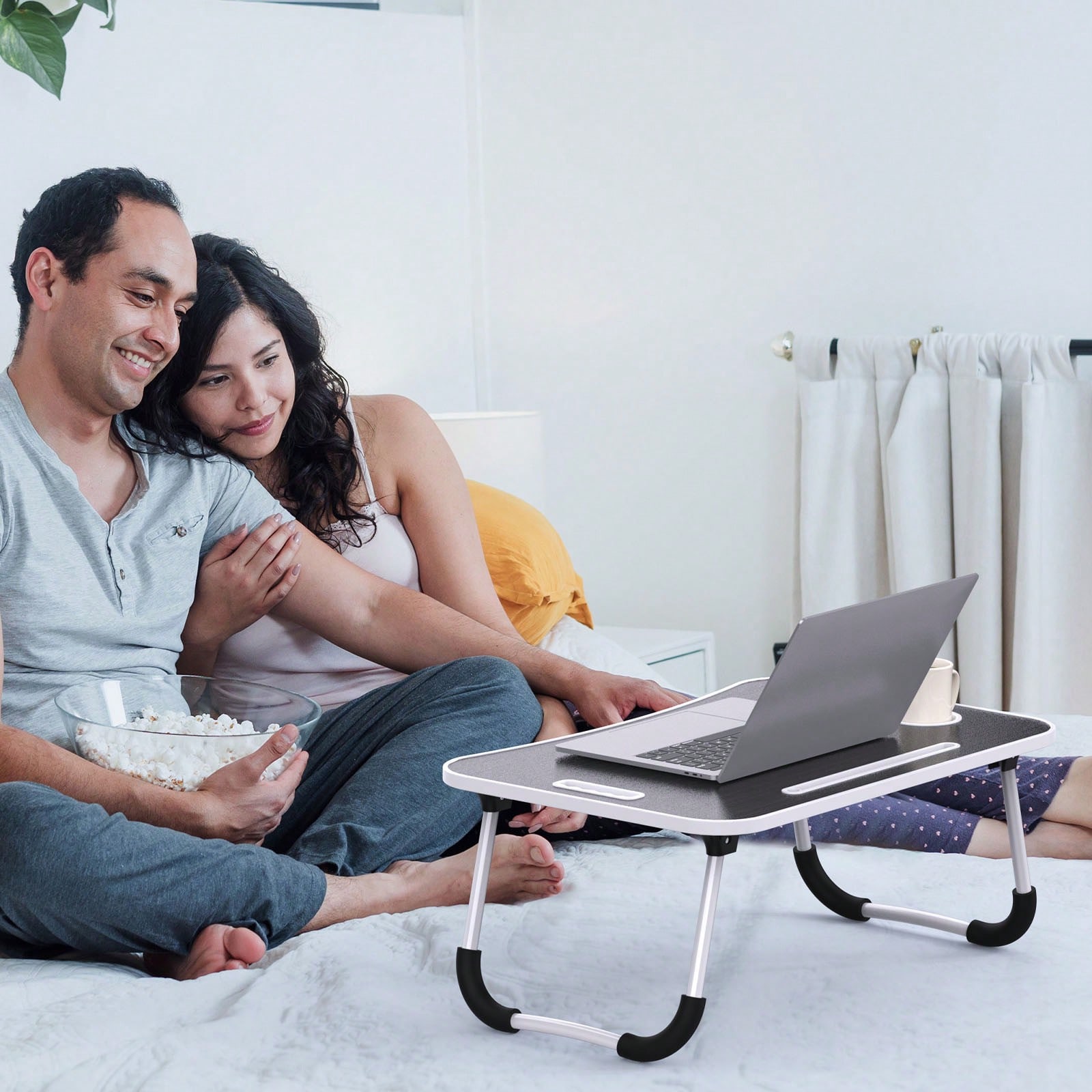 Składany stolik na laptopa z b – Inversion Table Fold recenzja i cena